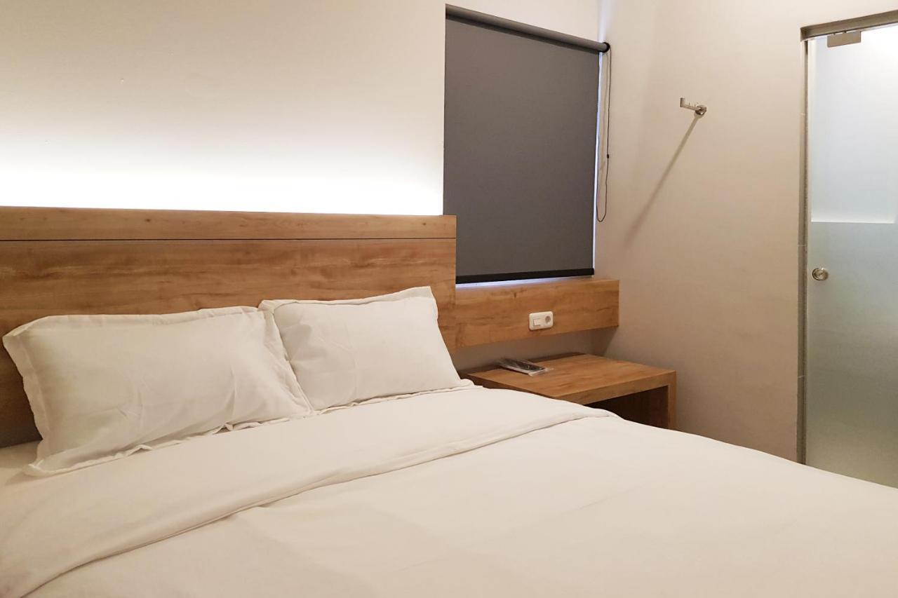 Oyo 90015 Platinum Guest House Medan Luaran gambar