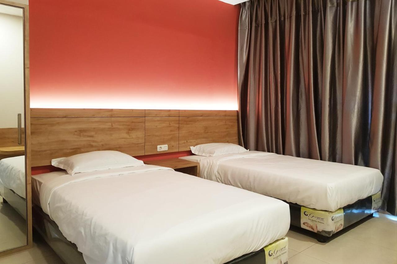 Oyo 90015 Platinum Guest House Medan Luaran gambar