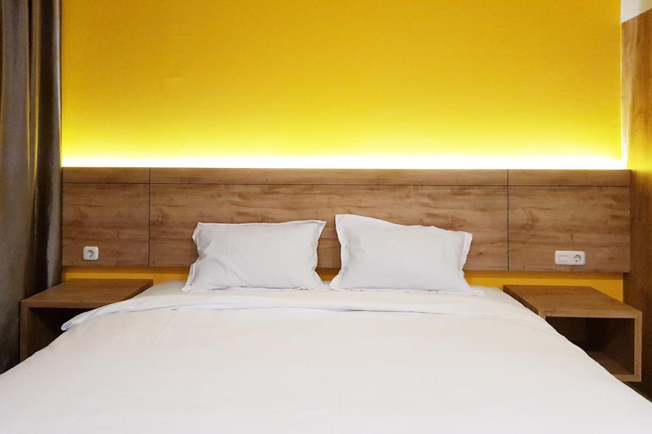 Oyo 90015 Platinum Guest House Medan Luaran gambar
