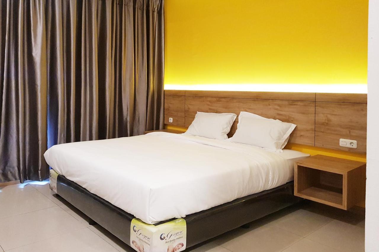 Oyo 90015 Platinum Guest House Medan Luaran gambar
