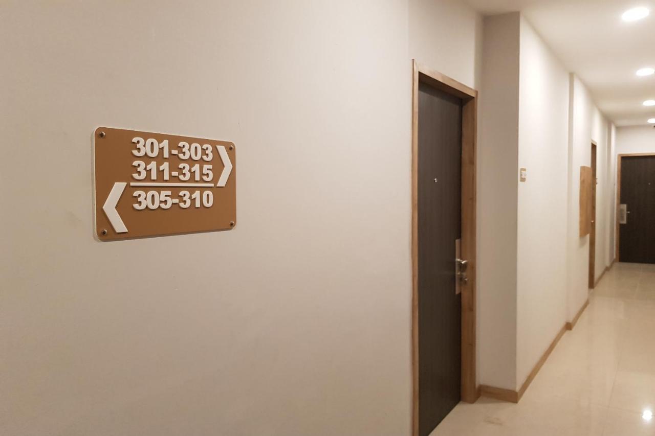 Oyo 90015 Platinum Guest House Medan Luaran gambar
