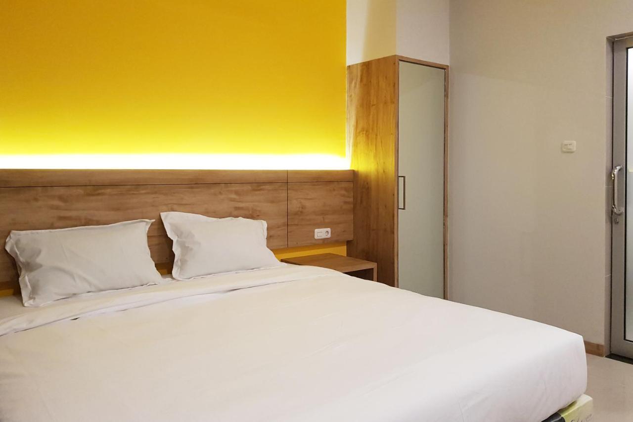 Oyo 90015 Platinum Guest House Medan Luaran gambar