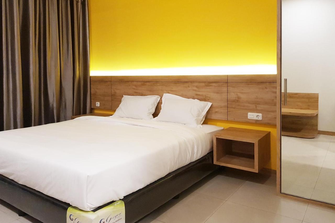 Oyo 90015 Platinum Guest House Medan Luaran gambar