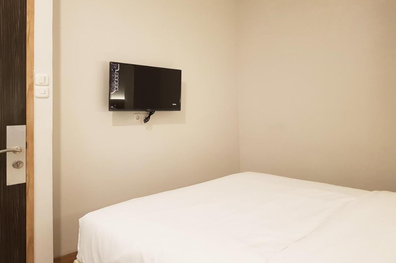 Oyo 90015 Platinum Guest House Medan Luaran gambar