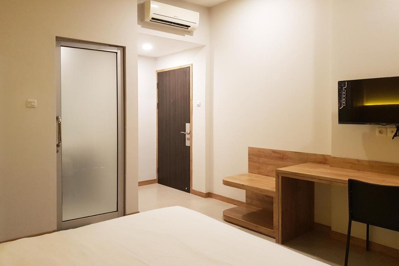Oyo 90015 Platinum Guest House Medan Luaran gambar