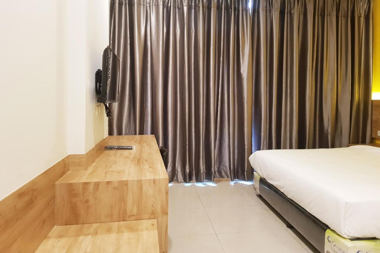 Oyo 90015 Platinum Guest House Medan Luaran gambar
